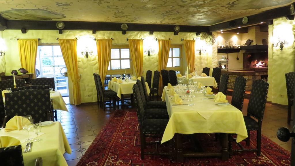 Park Hotel Am Schloss Ettringen  ภายนอก รูปภาพ