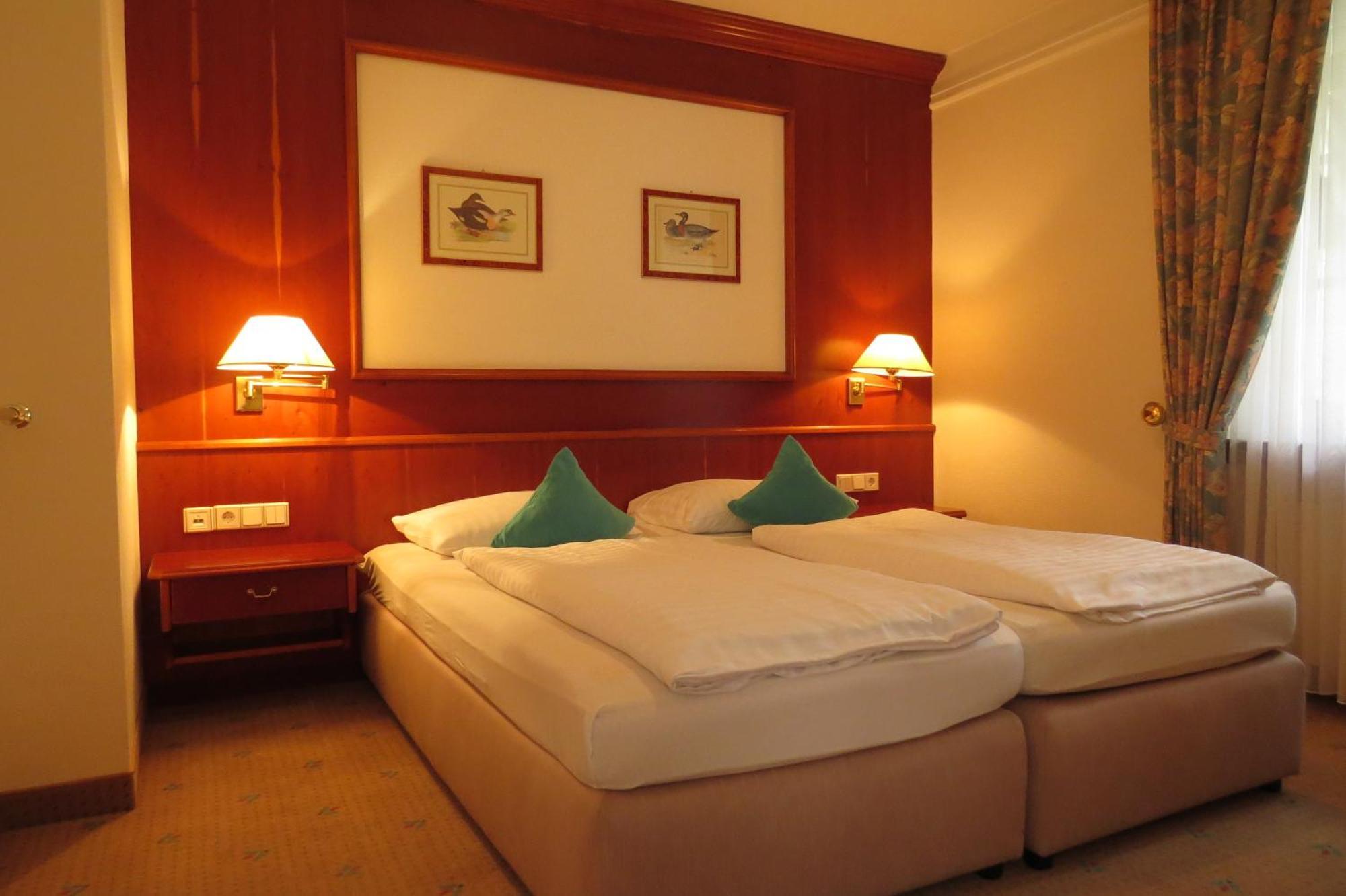 Park Hotel Am Schloss Ettringen  ภายนอก รูปภาพ