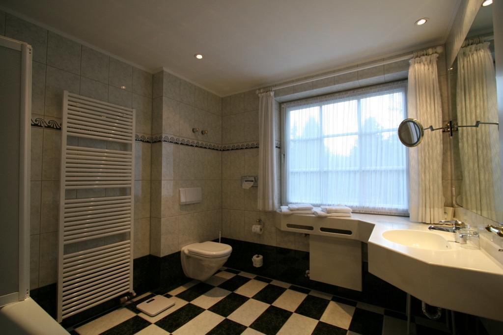 Park Hotel Am Schloss Ettringen  ภายนอก รูปภาพ