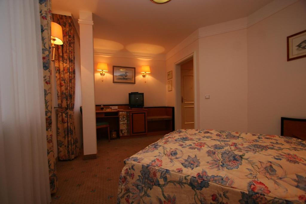 Park Hotel Am Schloss Ettringen  ห้อง รูปภาพ
