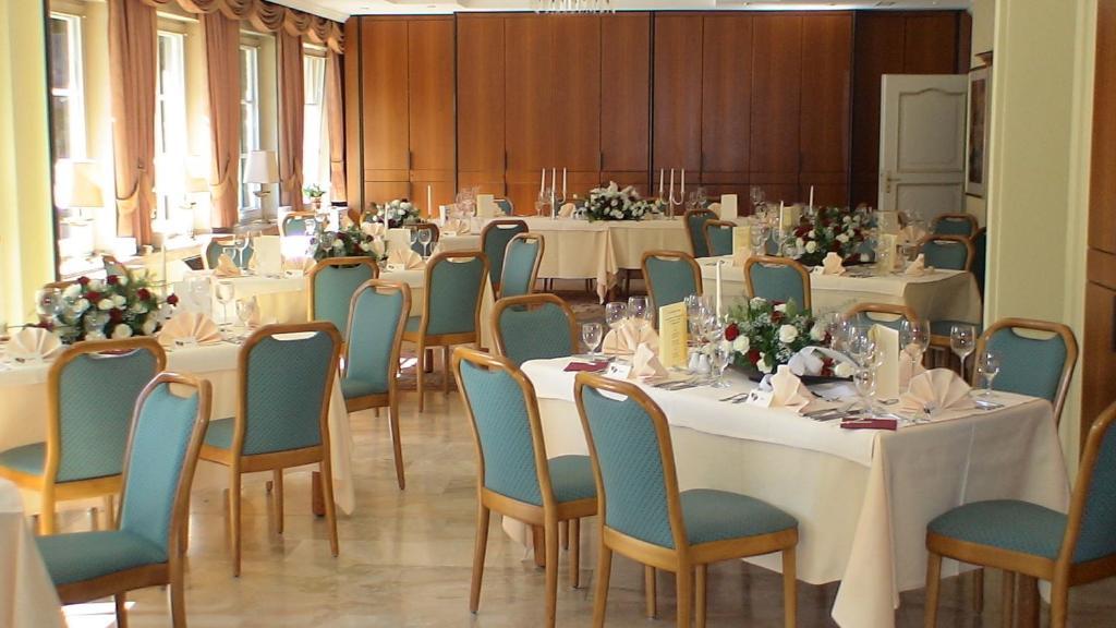 Park Hotel Am Schloss Ettringen  ภายนอก รูปภาพ