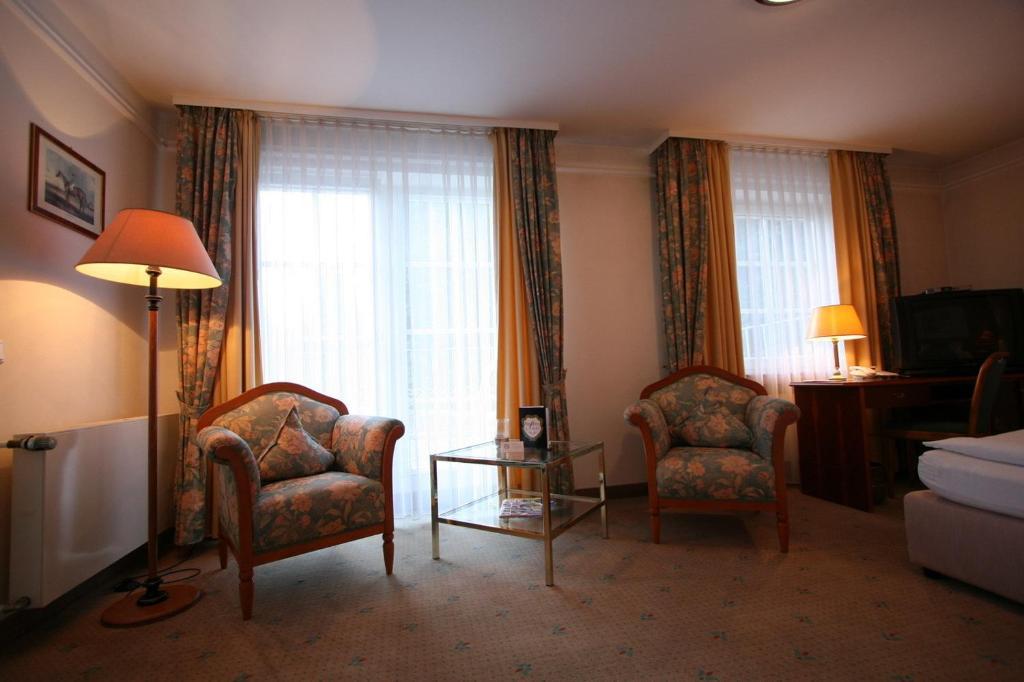 Park Hotel Am Schloss Ettringen  ภายนอก รูปภาพ